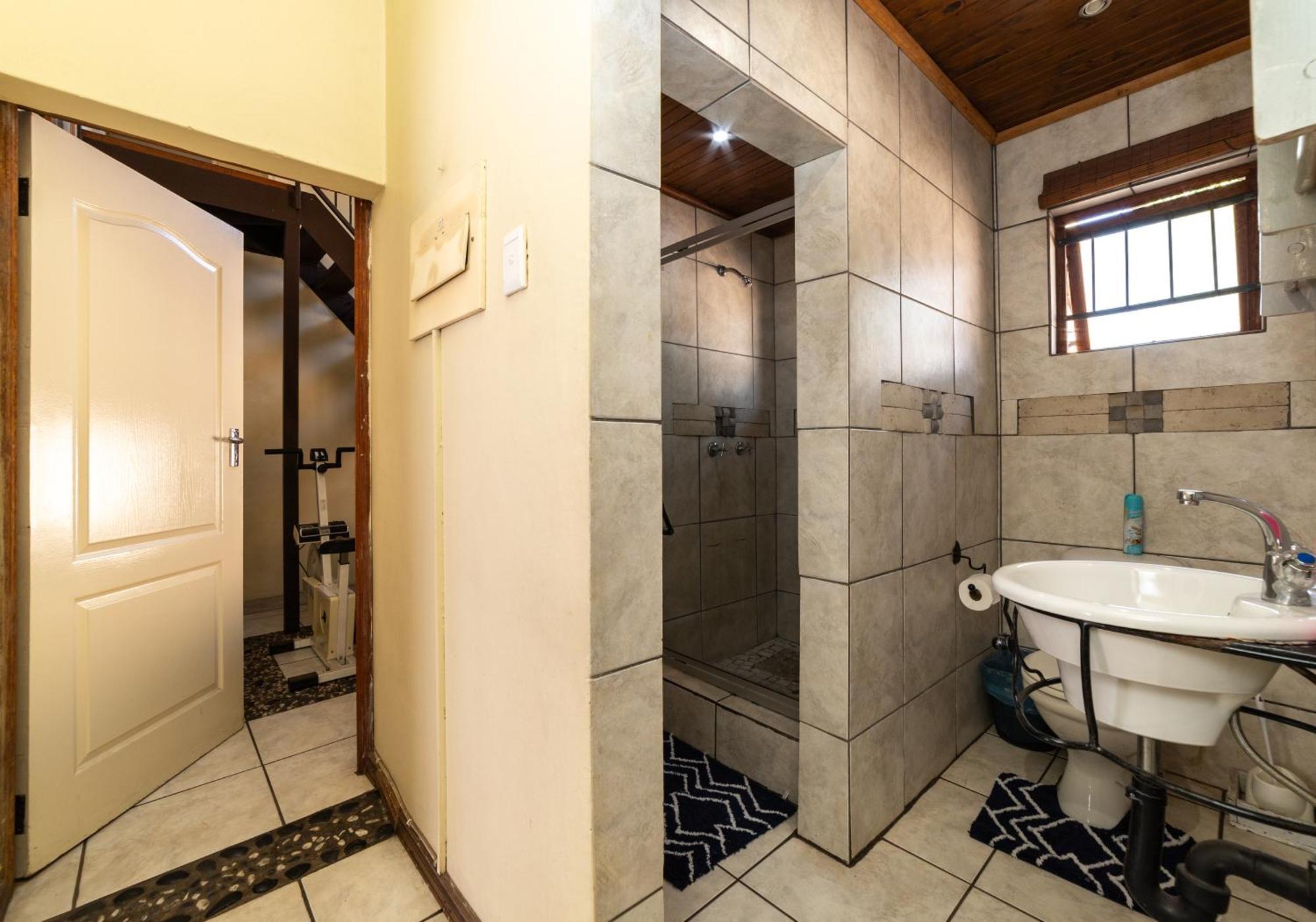 Thatch Haven Guesthouse Centurion Luaran gambar