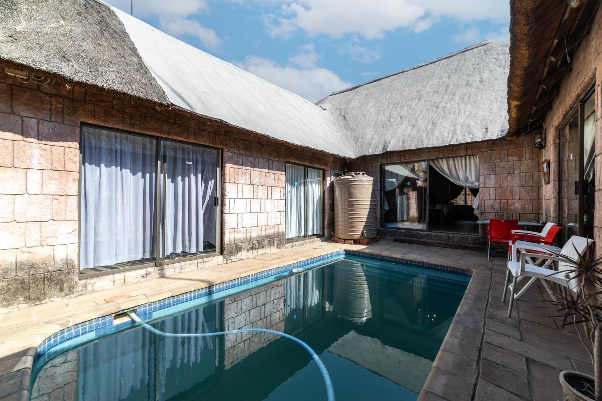 Thatch Haven Guesthouse Centurion Luaran gambar